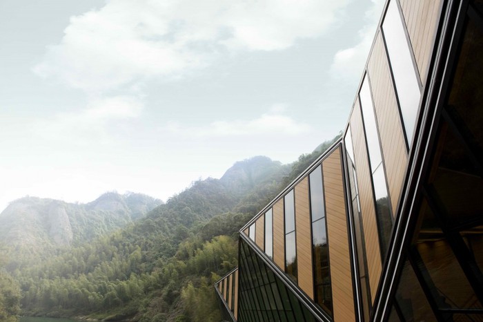 У подножия горы Tianmen