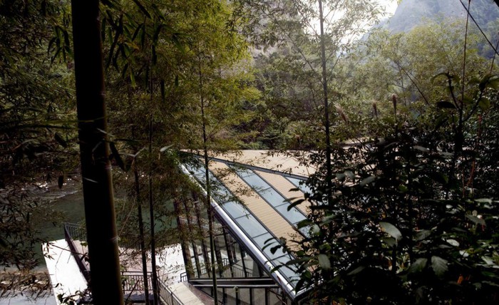 У подножия горы Tianmen