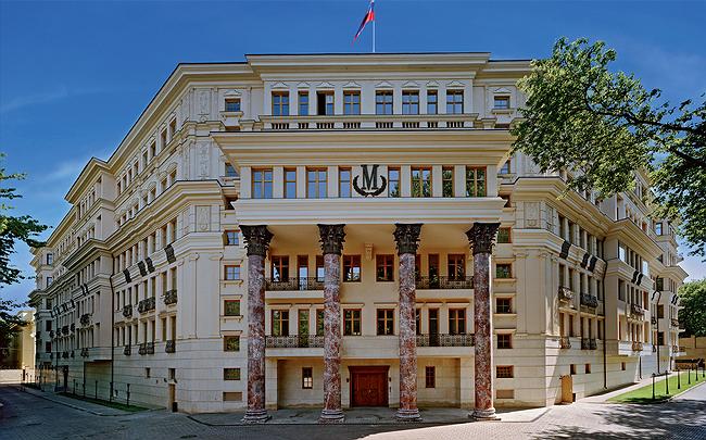 Жилой дом городского семейного клуба "Монолит" Жилой дом городского семейного клуба "Монолит"