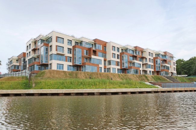 Малоэтажный жилой комплекс Lake House